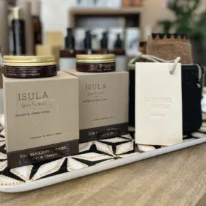 gamme isula gommage pour le corps à la fleur de châtaigne