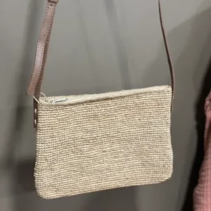 Trousse à Bandoulière en Raphia Tihana